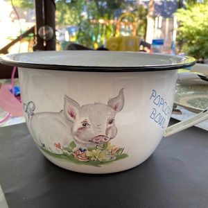 Vintage Daugherty Studio Metal Enamelware White Pig Lover Design Popcorn Bowl.
